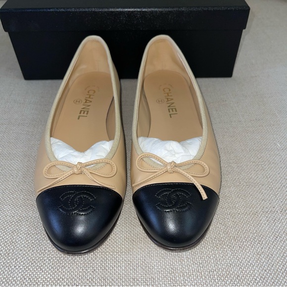 Authentic CHANEL Classic CC Logo Ballet Flats Ballerinas Beige and Black - Picture 4 of 10